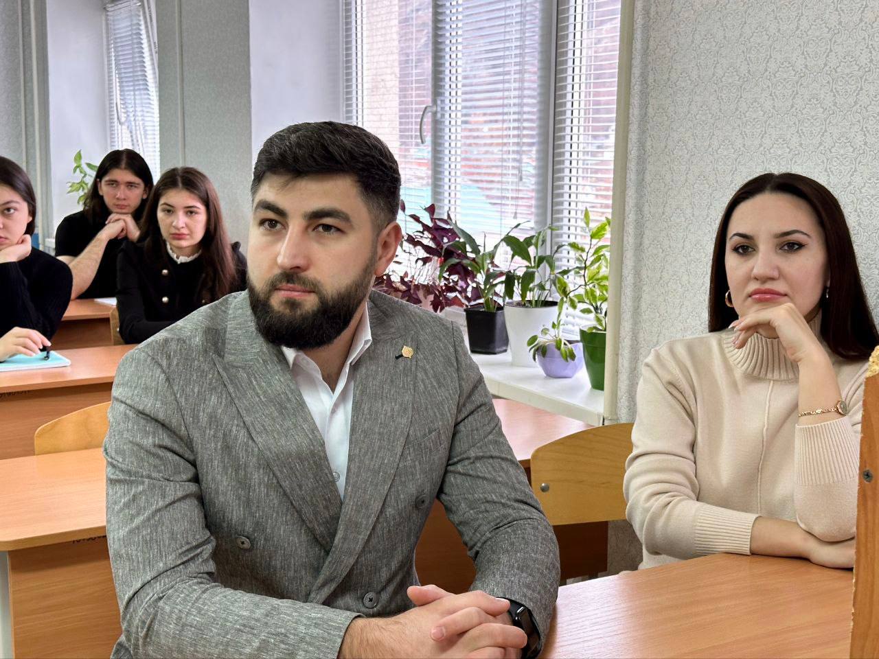 В стенах Исторического факультета КЧГУ имени У. Д. Алиева состоялась интерактивная лекция «Возможности молодёжи: Проект как достижение цели»
