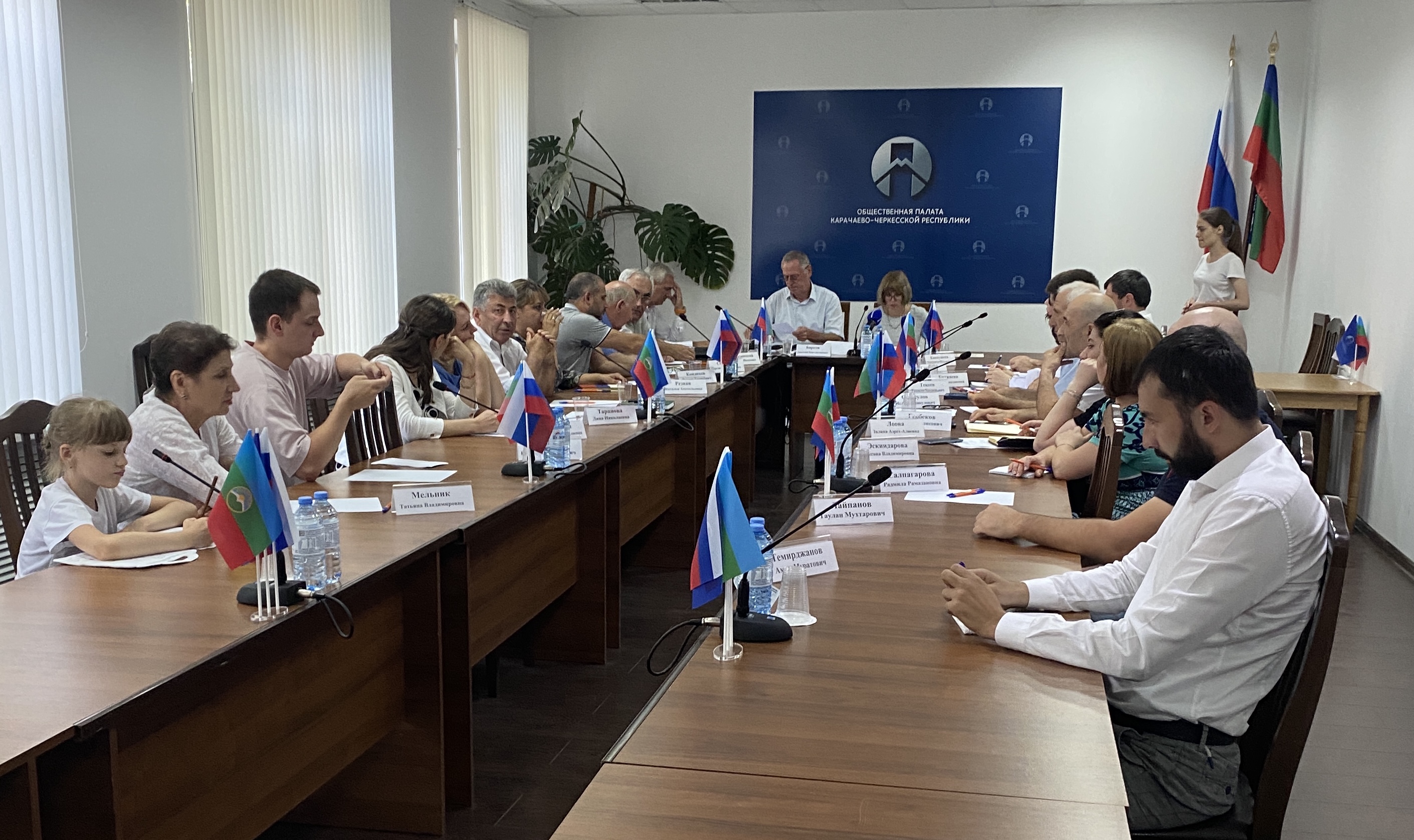 Реализацию  национального проекта «Жилье и городская среда» сегодня обсуждали в Общественной палате КЧР. 