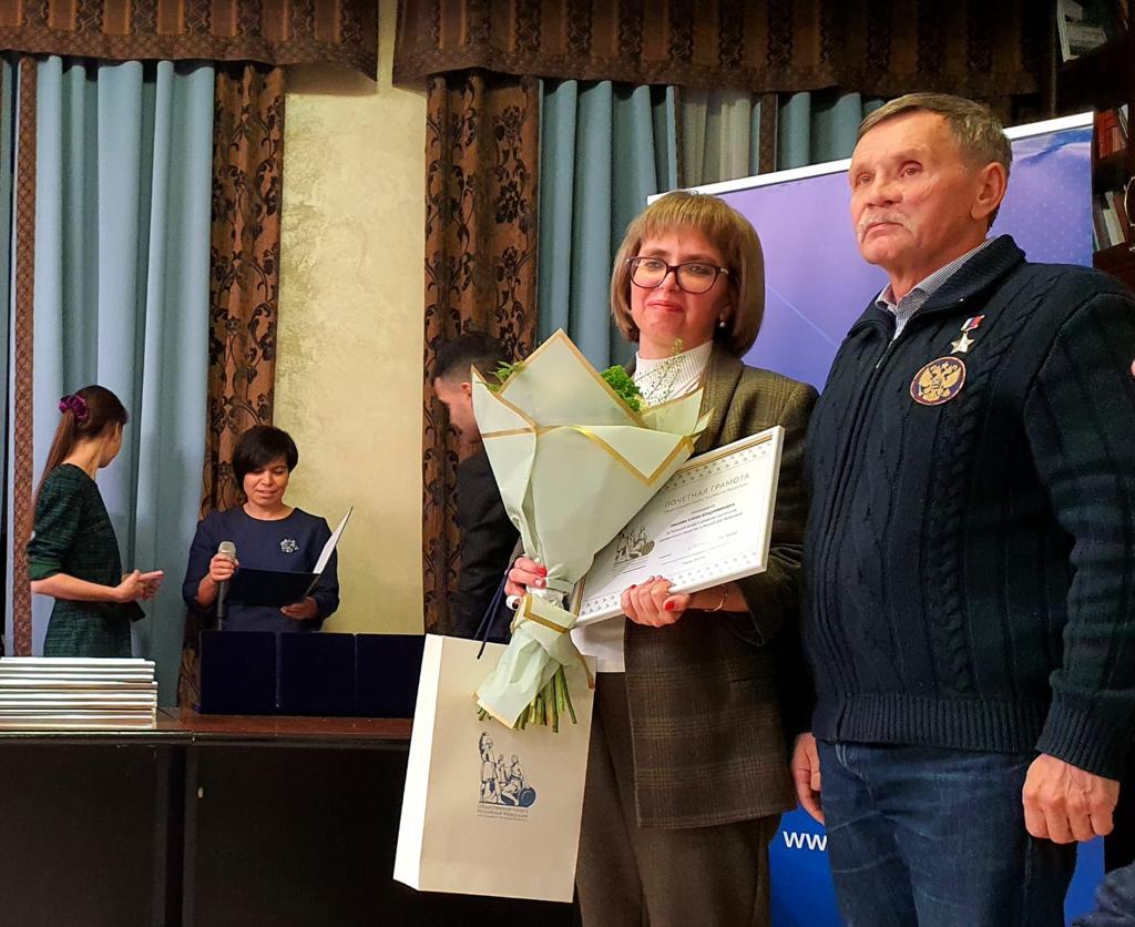 Председателю Общественной палаты Карачаево-Черкесии Ляшовой Елене Владимировне вручили Почетную грамоту за большой вклад в развитие институтов гражданского общества в Российской Федераций