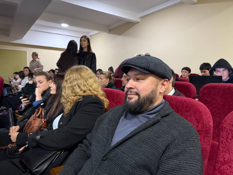 Члены Общественной палаты Карачаево-Черкесии с гордостью приняли участие в торжественных мероприятиях, приуроченных к трехлетию воссоединения Донецкой и Луганской народных республик, а также Запорожской и Херсонской областей с Россией