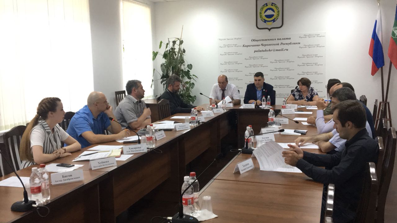 Волонтерство в религиозных организациях обсудили в Общественной палате